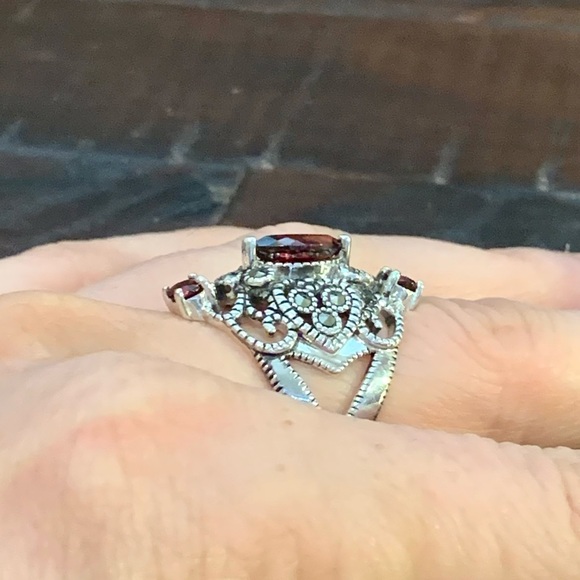 Sterling Silver Garnet and Marcasite Ring Size: 6 - Picture 7 of 9